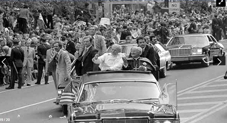 Pope John Paul II in Philadelphia image. Click for full size.