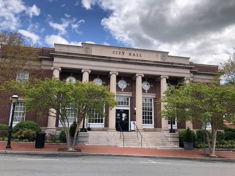 Fredericksburg City Hall image. Click for full size.