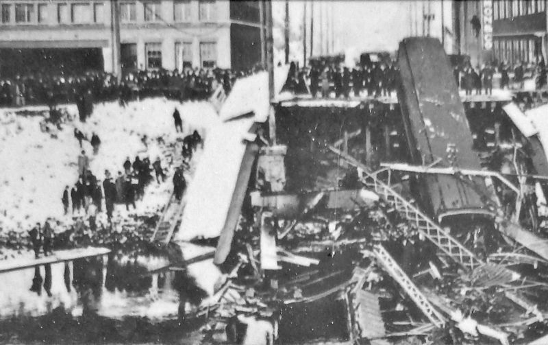 Marker detail: Division Street Bridge Collapse  1915 image. Click for full size.