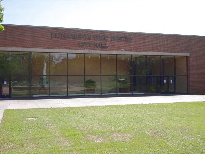 Richardson Civic Center and City Hall image. Click for full size.