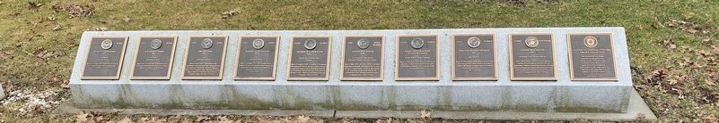 Right Section of Monument image. Click for full size.