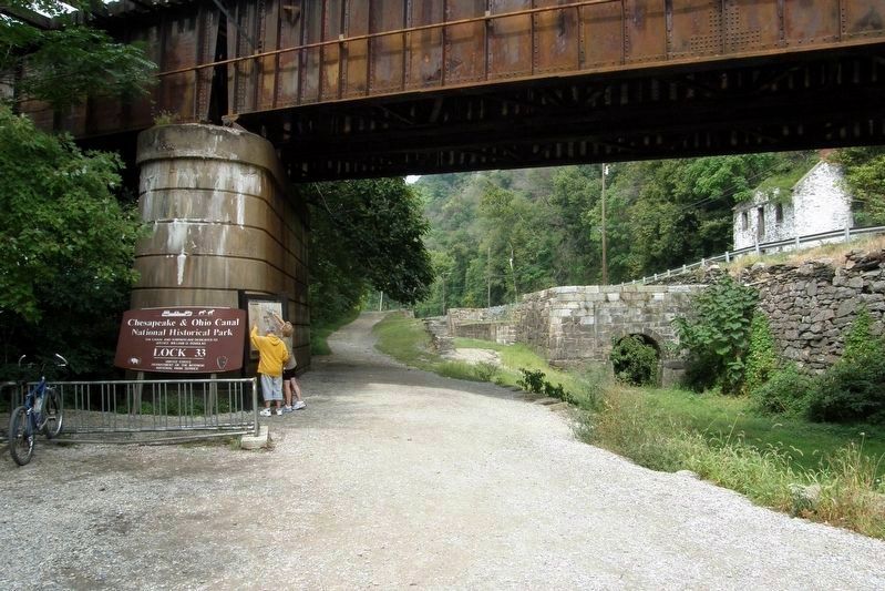 Lift Lock 33 Marker with the canal bed to the right. image. Click for full size.