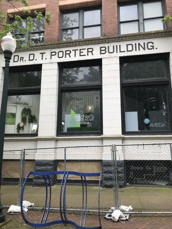 D.T. Porter Building Marker image. Click for full size.