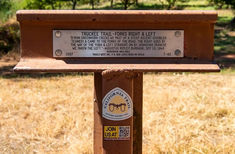 Truckee Trail - Forks Right & Left Marker image. Click for full size.