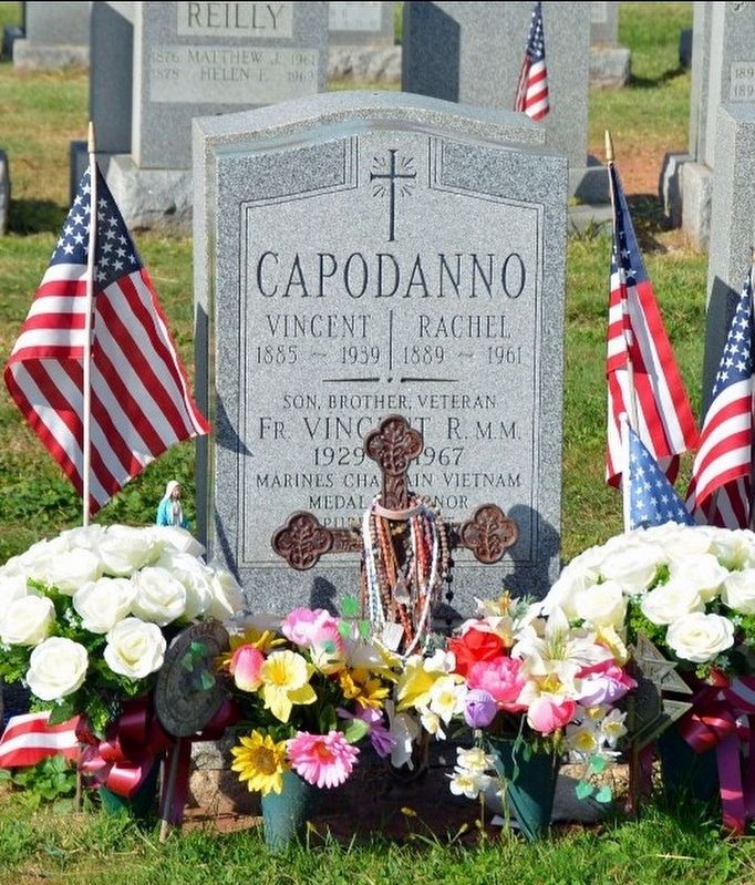 Capodanno Family gravesite image. Click for full size.