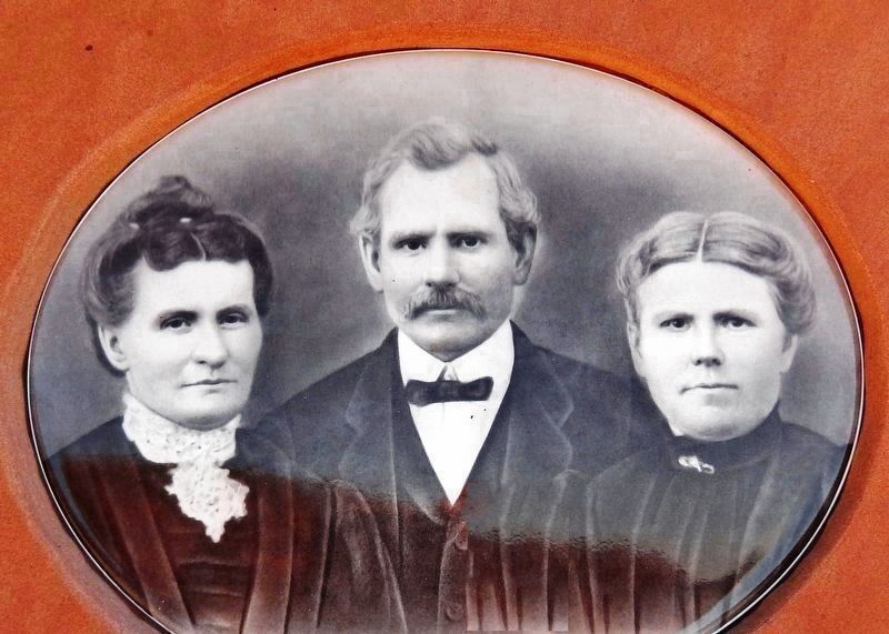 Amy Hoyt Heaton � Jonathan Heaton � Lucy Carroll Heaton image. Click for full size.