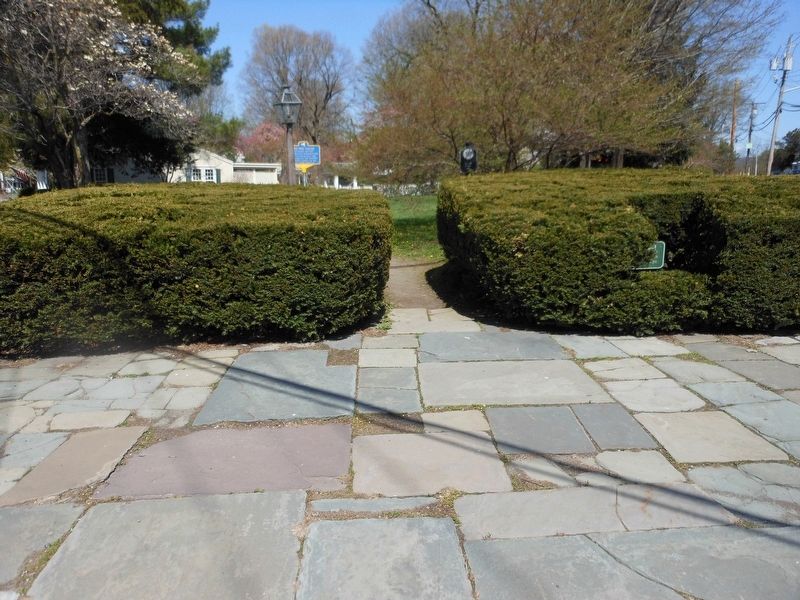 Meeting House Marker as viewed from intersection of Main and High Streets. image. Click for full size.