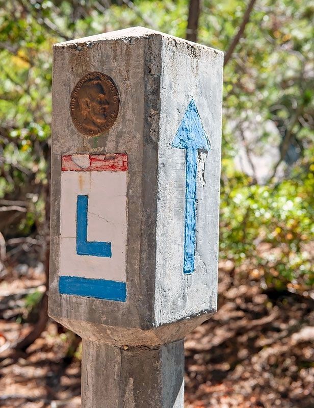 Reproduction of Cement Lincoln Highway Marker Erected by The Boy Scouts of America image. Click for full size.
