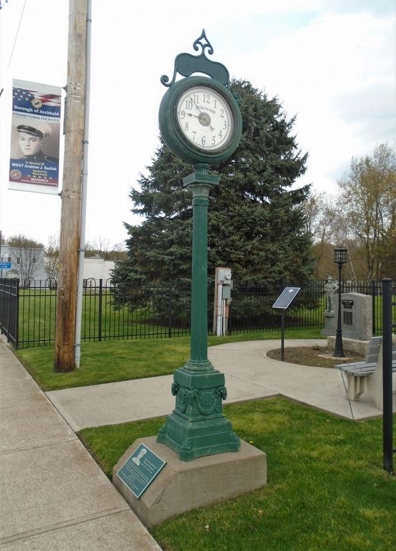 Dominick Paparelli Marker and Memorial Clock image. Click for full size.