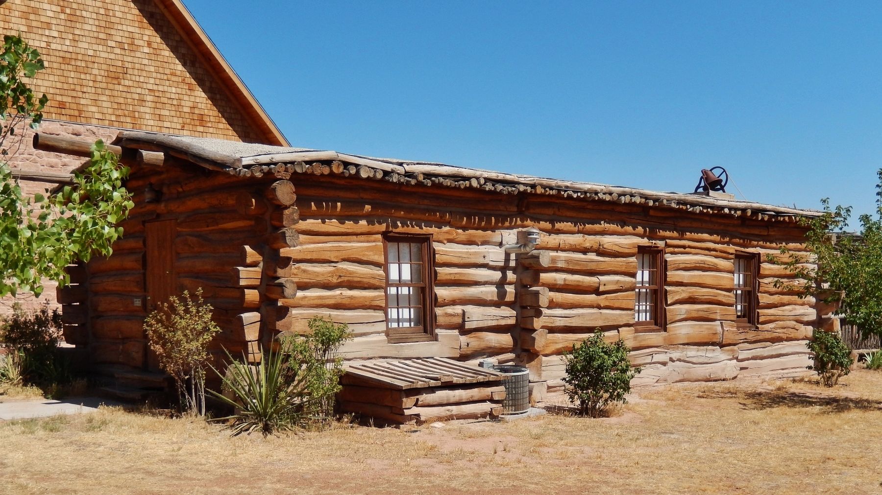 Bluff Meetinghouse (<i>west side</i>). Click for full size. Bluff Meetinghouse (<i>west side</i>) image. Click for full size.