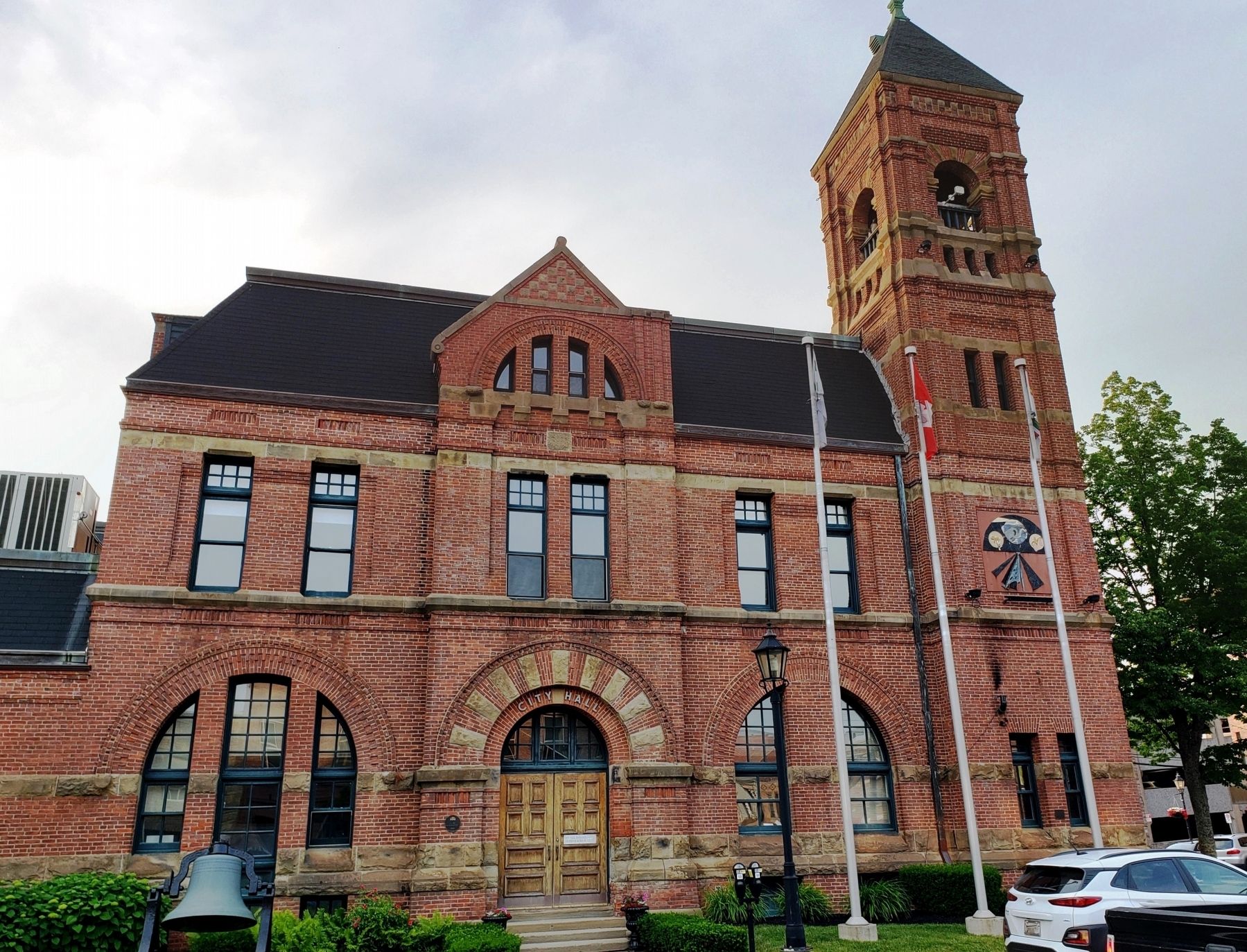 Charlottetown City Hall (<i>southeast elevation from Kent Street</i>) image. Click for full size.