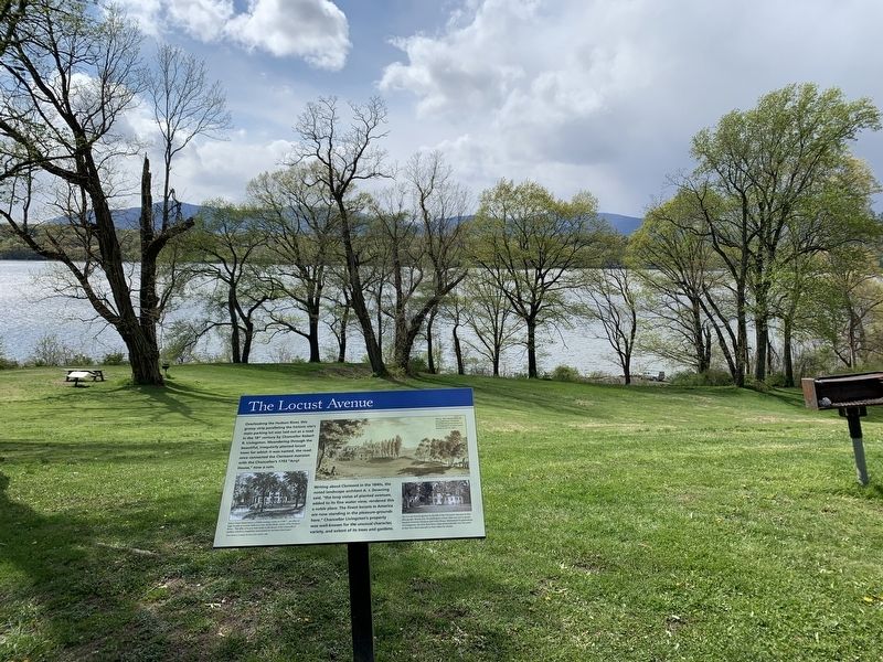 The Locust Avenue Marker image. Click for full size.