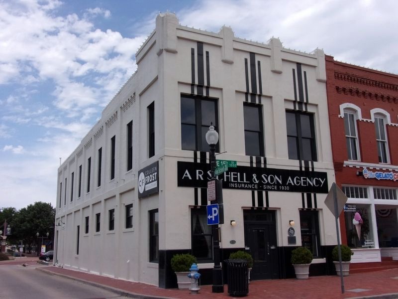 Plano National Bank/I.O.O.F. Lodge Building (now A. R. Schell & Son Agency) image. Click for full size.