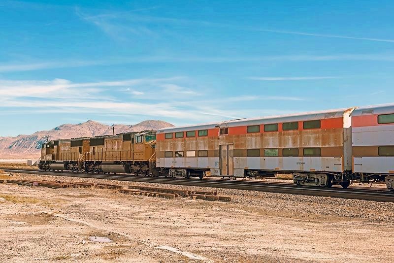 Union Pacific Crew Shuttle Car image. Click for full size.