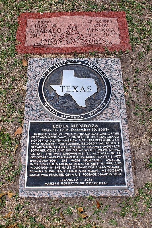 Lydia Mendoza Grave image. Click for full size.