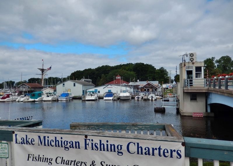 South Haven Drawbridge (<i>on right</i>). Click for full size. South Haven Drawbridge (<i>on right</i>) image. Click for full size.