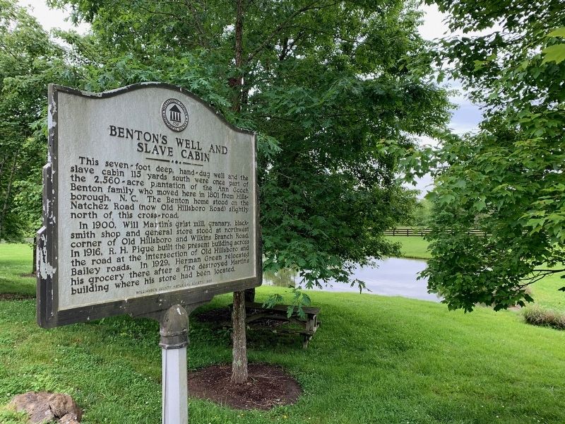 Benton's Well and Slave Cabin Marker image. Click for full size.