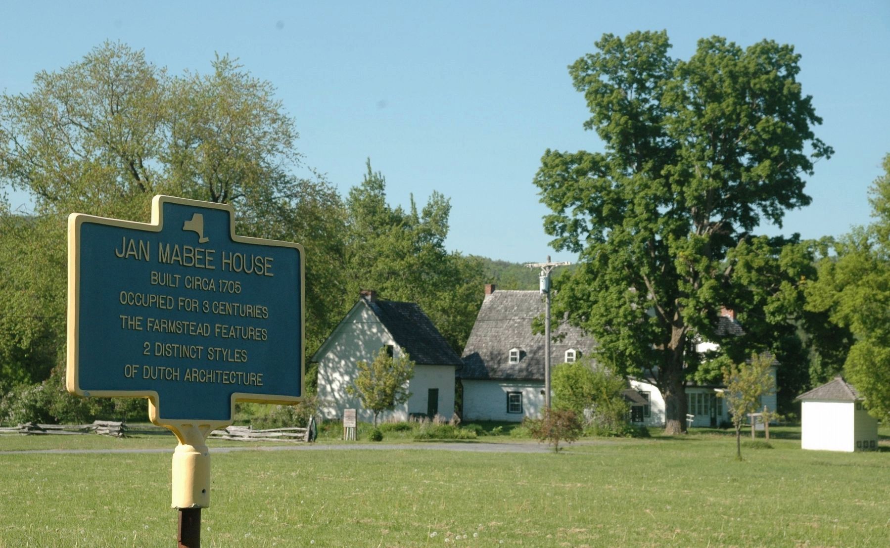 Jan Mabee House Marker with the Mabee House in the Background image. Click for full size.