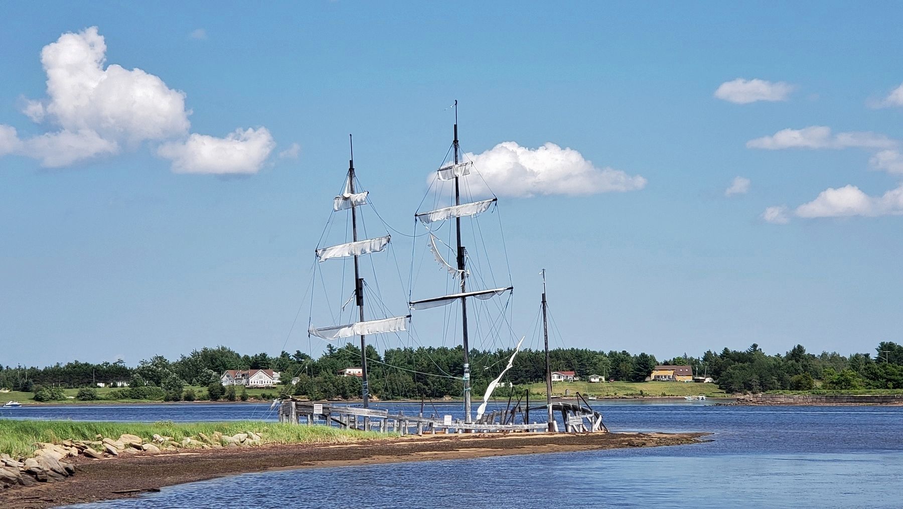 The Three Masts / Les Trois Mâts. Click for full size. The Three Masts / Les Trois Mâts image. Click for full size.