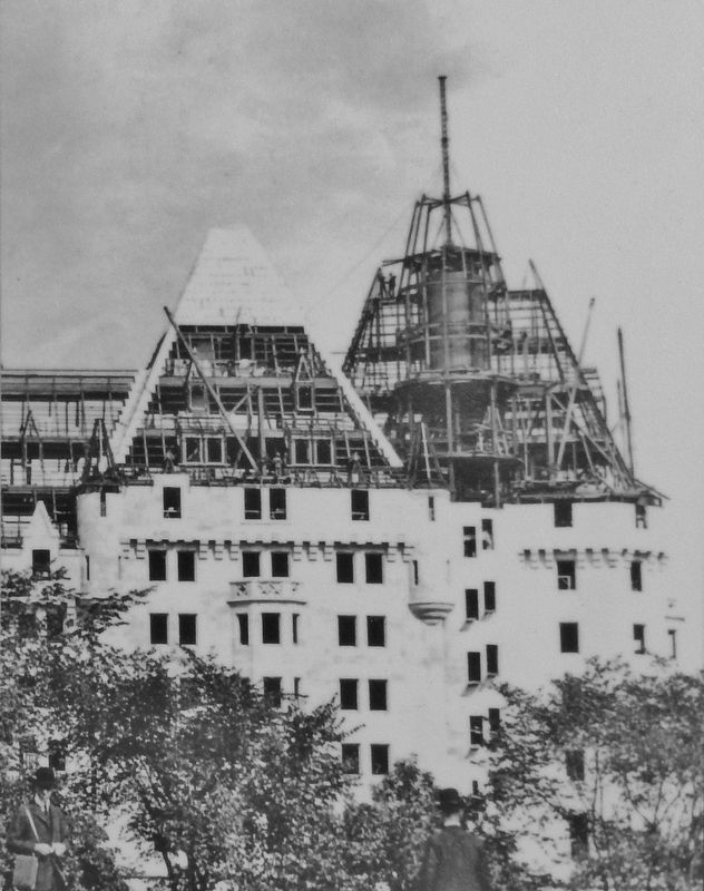 Marker detail: Building the Chteau Laurier, 1911 image. Click for full size.