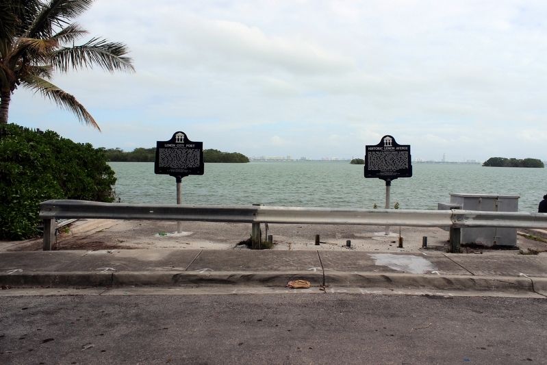 Historic Lemon Avenue Marker on right image. Click for full size.