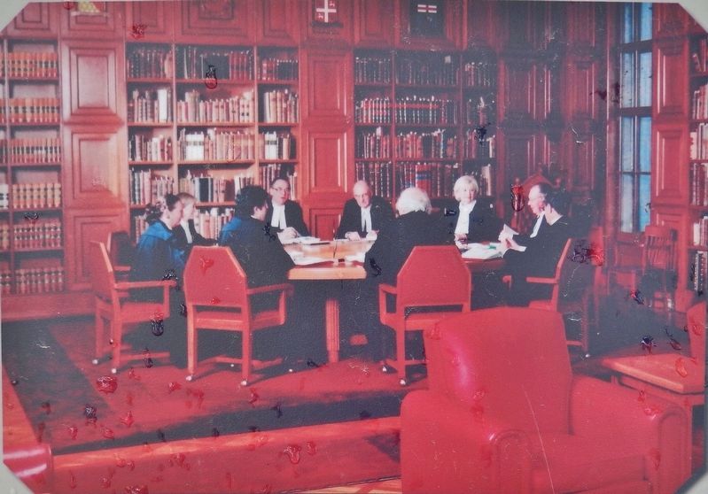 Marker detail: Judges' Conference Room /<br>Salle de d�lib�rations image. Click for full size.