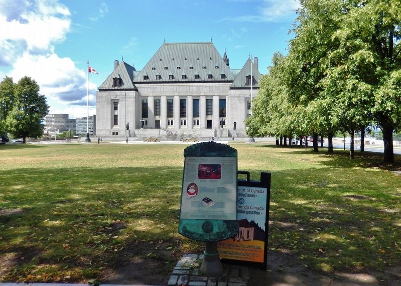 Supreme Court of Canada /<br>La Cour suprême du Canada Marker. Click for full size. Supreme Court of Canada /<br>La Cour suprême du Canada Marker image. Click for full size.