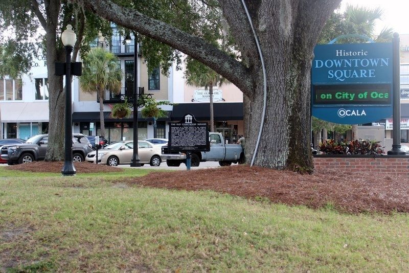 The Old Courthouse Square Marker looking west image. Click for full size.