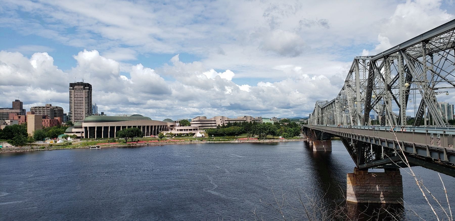 Alexandra (Interprovincial) Bridge / Pont Alexandra (Interprovincial) image. Click for full size.