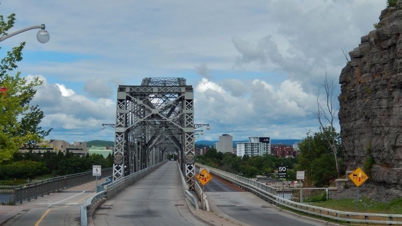 Alexandra (Interprovincial) Bridge /<br>Pont Alexandra (Interprovincial) image. Click for full size.
