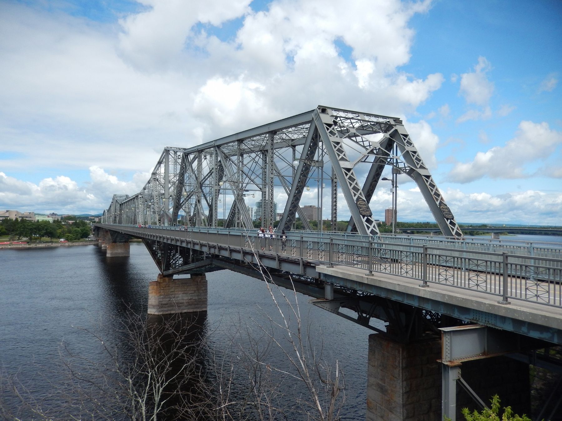Alexandra Bridge (Interprovincial) / Pont Alexandra (Interprovincial) image. Click for full size.