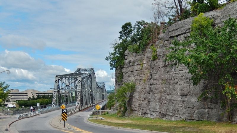 Alexandra Bridge (Interprovincial) /<br>Pont Alexandra (Interprovincial) image. Click for full size.