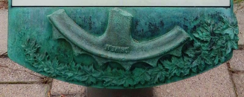 Marker detail: Partie d’engrenage / broken gear <br>(<i>at bottom center of marker</i>). Click for full size. Marker detail: Partie d’engrenage / broken gear <br>(<i>at bottom center of marker</i>) image. Click for full size.