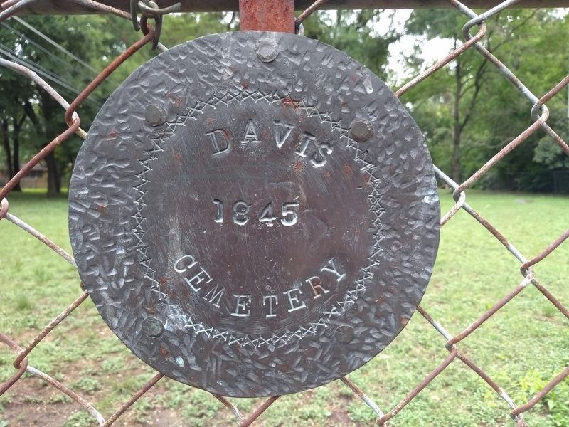 An additional Davis Cemetery Marker on the fence image. Click for full size.
