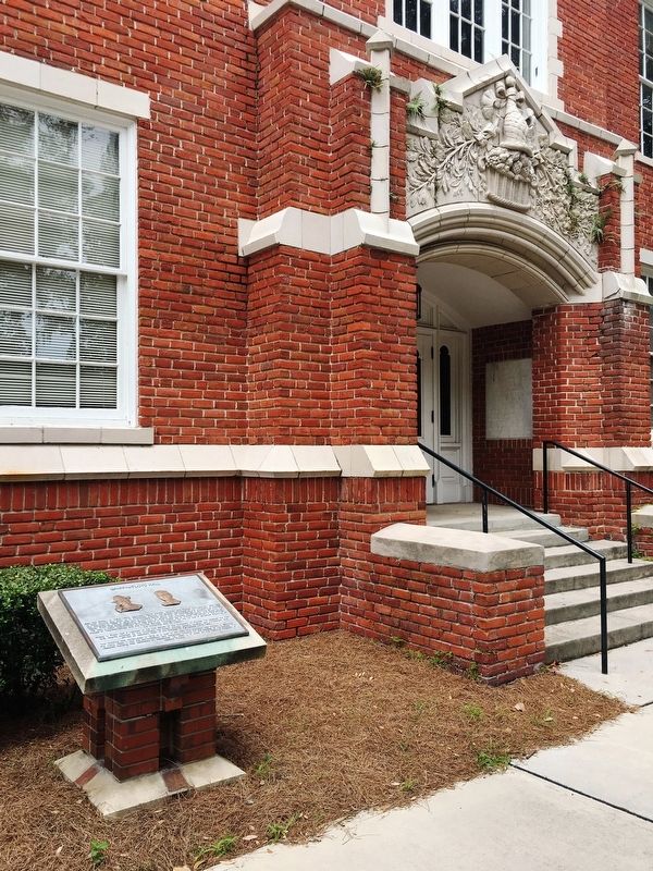 Griffin/Floyd Hall Marker image. Click for full size.