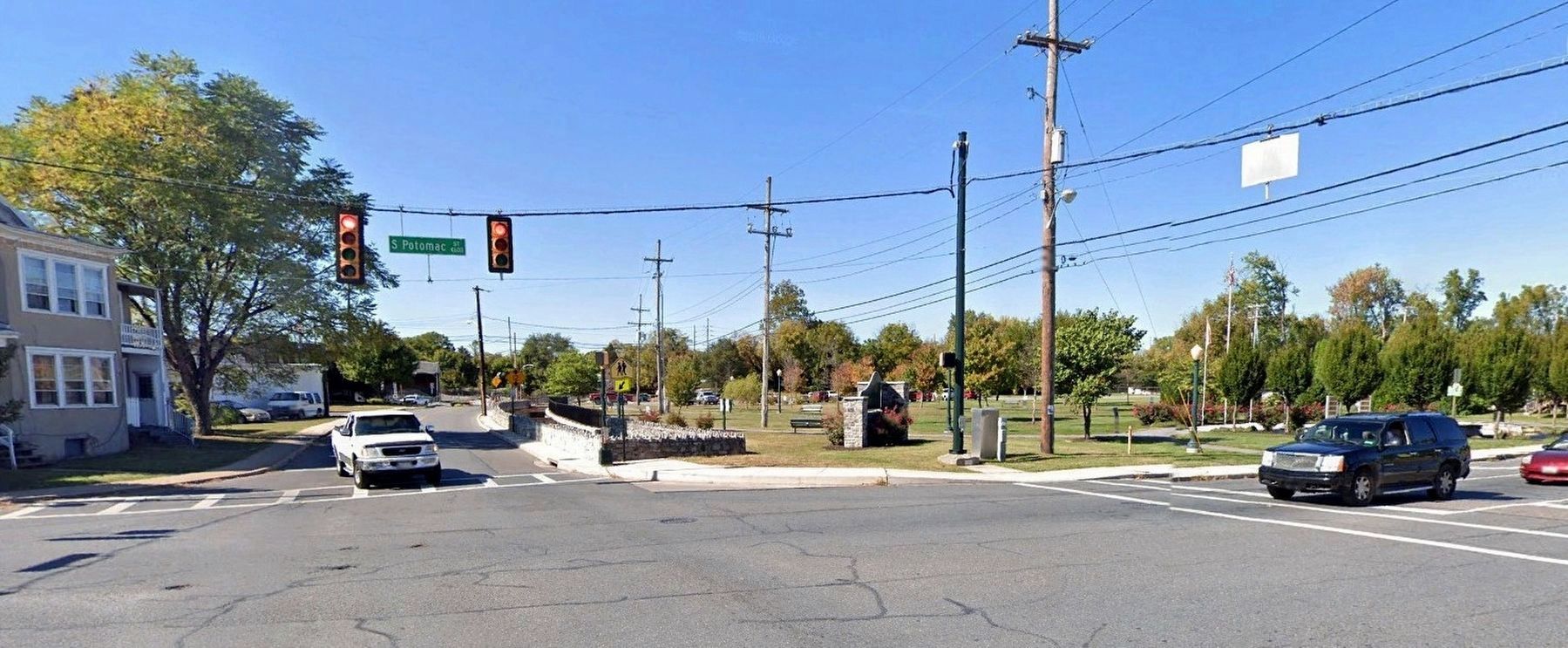 W Memorial Boulevard image. Click for full size.