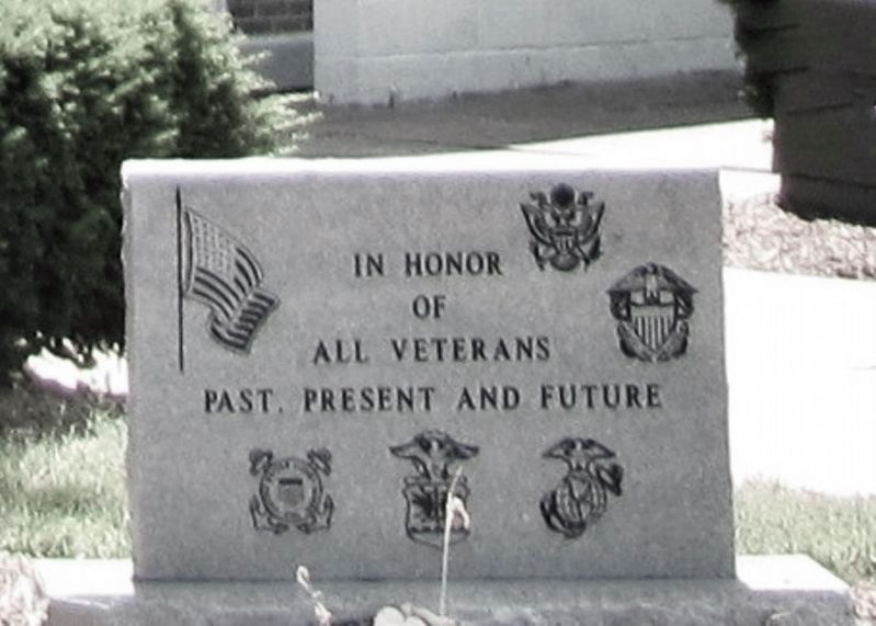 Calloway County War Memorial image. Click for full size.