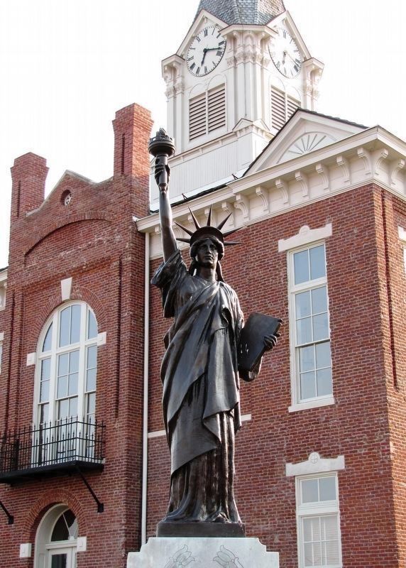 Statue of Liberty Replica<br>Paragould War Memorial image. Click for full size.
