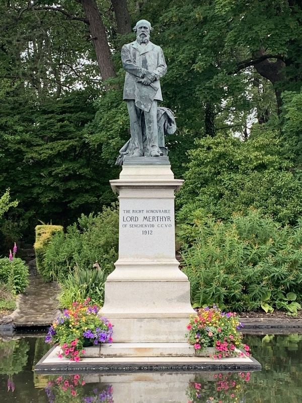 William Thomas Lewis Memorial Statue. Click for full size. William Thomas Lewis Memorial Statue image. Click for full size.