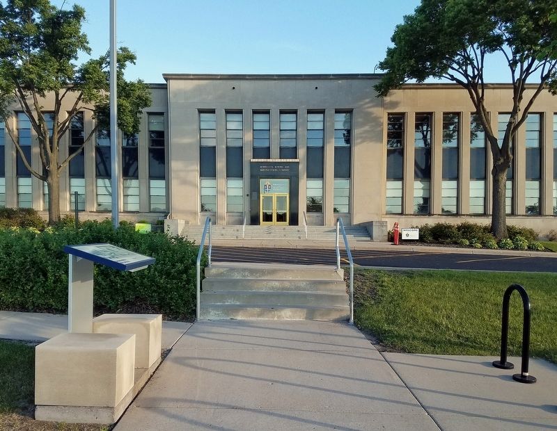 Marker in front of the 1940 3M Administration Building. Click for full size. Marker in front of the 1940 3M Administration Building image. Click for full size.