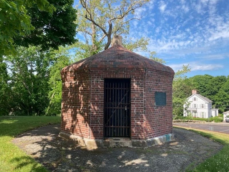 The Old Powder House and Marker image. Click for full size.