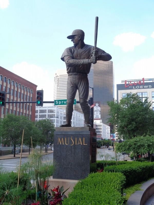 Stan Musial Statue image. Click for full size.
