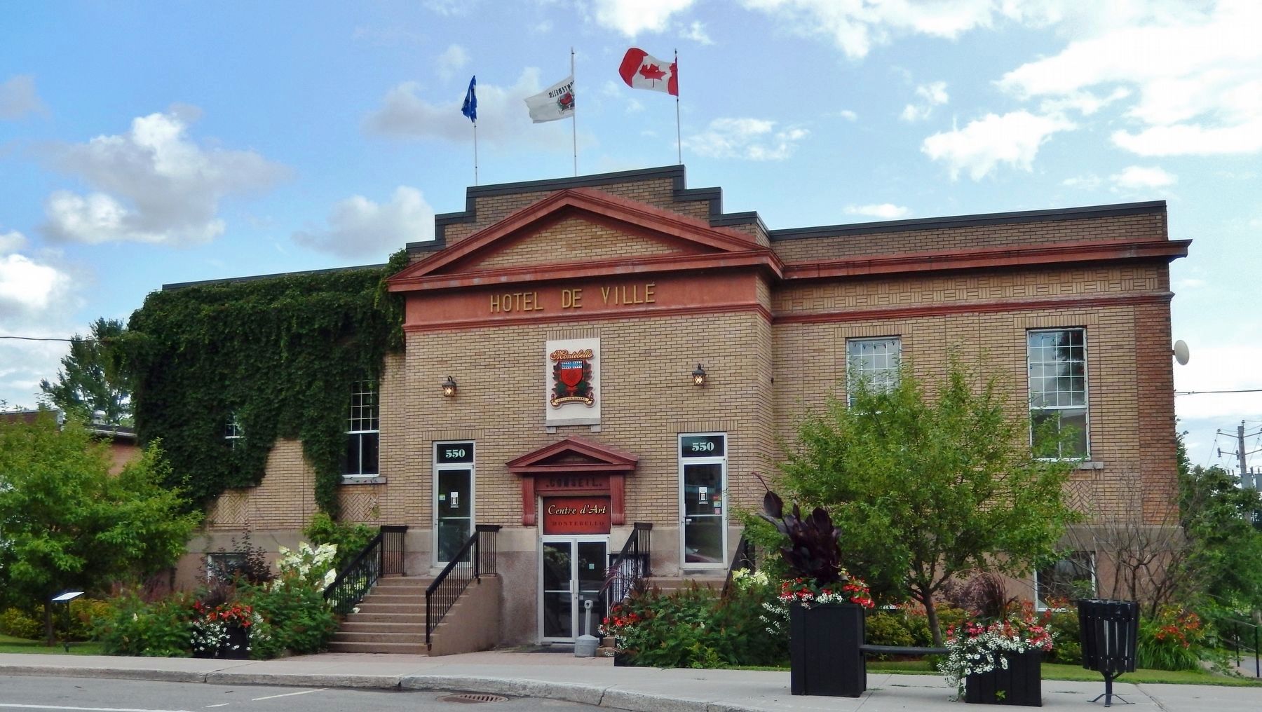 L'H�tel de Ville / Town Hall image. Click for full size.
