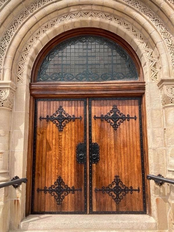 The First Church in Plymouth entrance door image. Click for full size.