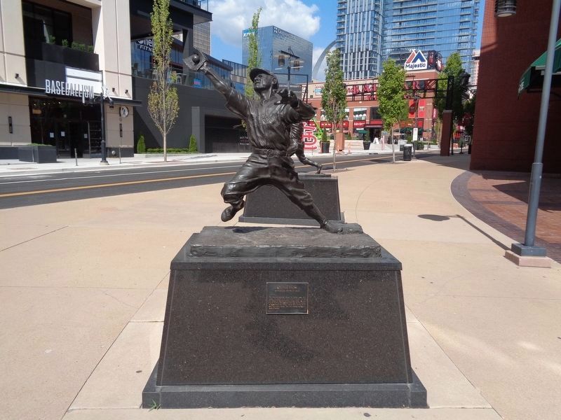 George Harold Sisler Statue image. Click for full size.
