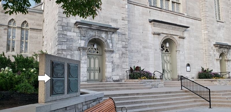 Basilique Notre-Dame / Notre Dame Basilica Marker. Click for full size. Basilique Notre-Dame / Notre Dame Basilica Marker image. Click for full size.