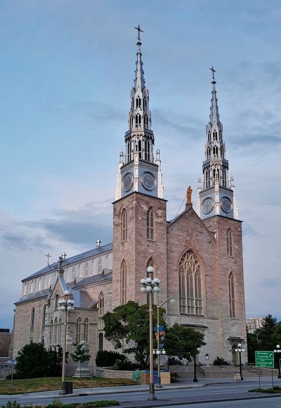 Basilique Notre-Dame /<br>Notre Dame Basilica. Click for full size. Basilique Notre-Dame /<br>Notre Dame Basilica image. Click for full size.