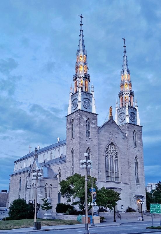 Notre Dame Cathedral /<br>Cathédrale Notre-Dame. Click for full size. Notre Dame Cathedral /<br>Cathédrale Notre-Dame image. Click for full size.