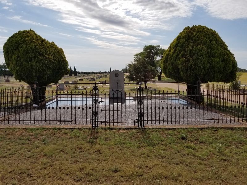 Clarendon Cemetery Marker image. Click for full size.