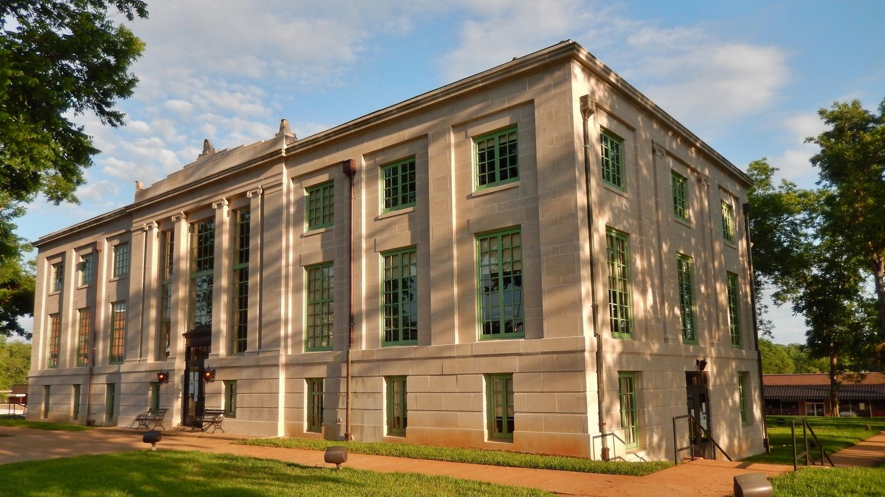 San Augustine County Courthouse (<i>northwest corner</i>) image. Click for full size.